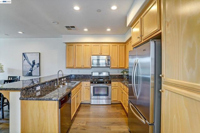 118 Selby Ln 4, Livermore, CA 94551