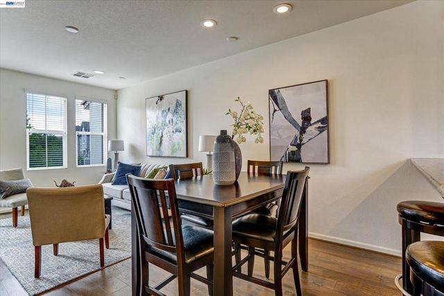 118 Selby Ln 4, Livermore, CA 94551