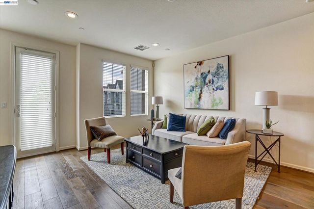 118 Selby Ln 4, Livermore, CA 94551