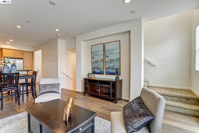 118 Selby Ln 4, Livermore, CA 94551