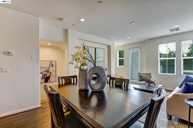 118 Selby Ln 4, Livermore, CA 94551