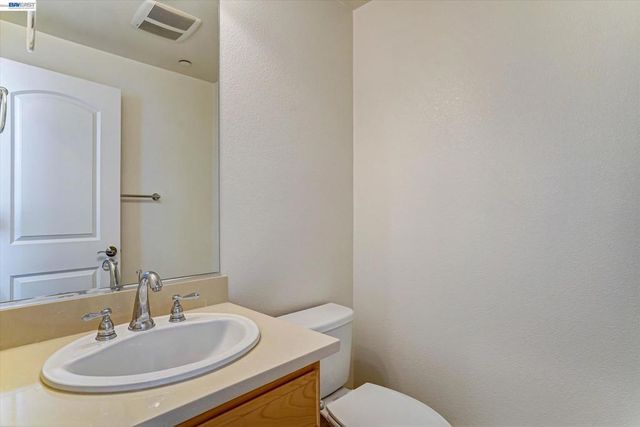 118 Selby Ln 4, Livermore, CA 94551