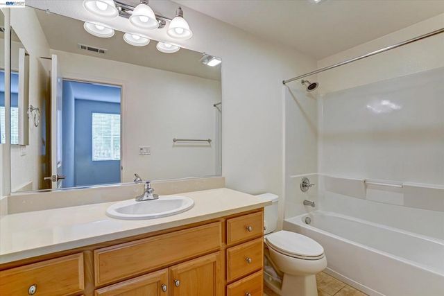 118 Selby Ln 4, Livermore, CA 94551