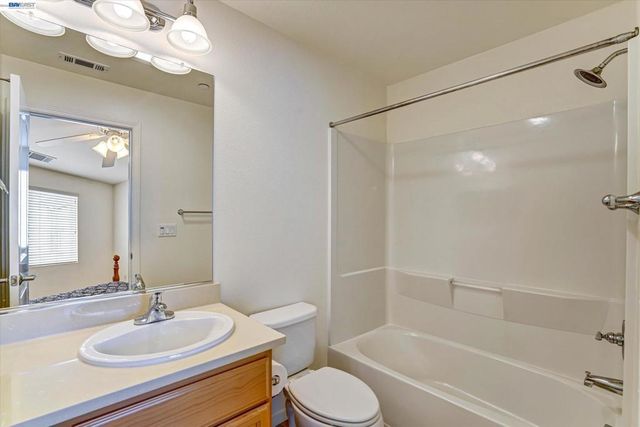 118 Selby Ln 4, Livermore, CA 94551