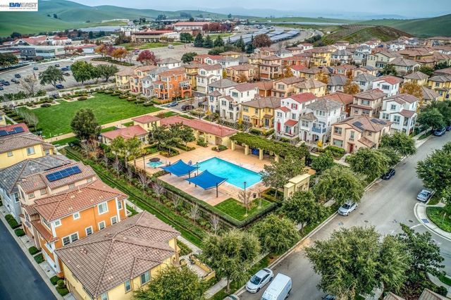 118 Selby Ln 4, Livermore, CA 94551