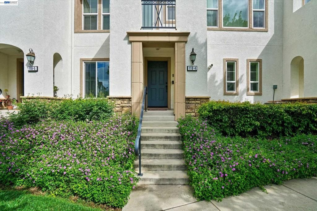 118 Selby Ln 4, Livermore, CA 94551