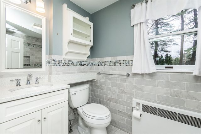 19 Homestead Rd, Lynnfield, MA 01940