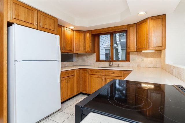 19 Homestead Rd, Lynnfield, MA 01940