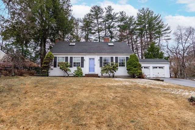 19 Homestead Rd, Lynnfield, MA 01940
