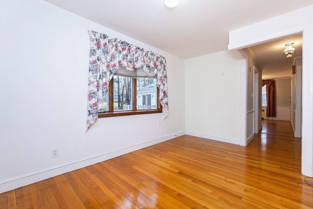 19 Homestead Rd, Lynnfield, MA 01940