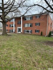228 E Oak Cliff Ct Apt A2, Peoria, IL 61614
