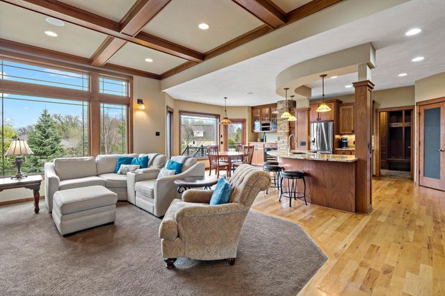 9071 Horizon Drive, Shakopee, MN 55379