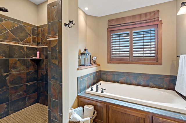 9071 Horizon Drive, Shakopee, MN 55379