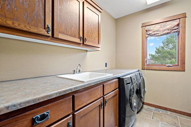 9071 Horizon Drive, Shakopee, MN 55379
