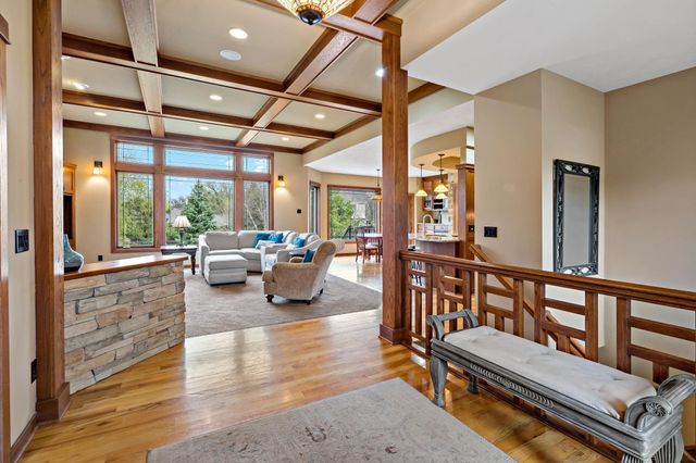 9071 Horizon Drive, Shakopee, MN 55379