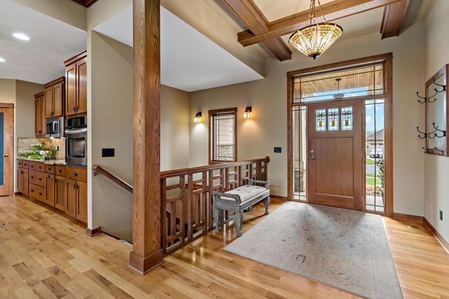 9071 Horizon Drive, Shakopee, MN 55379