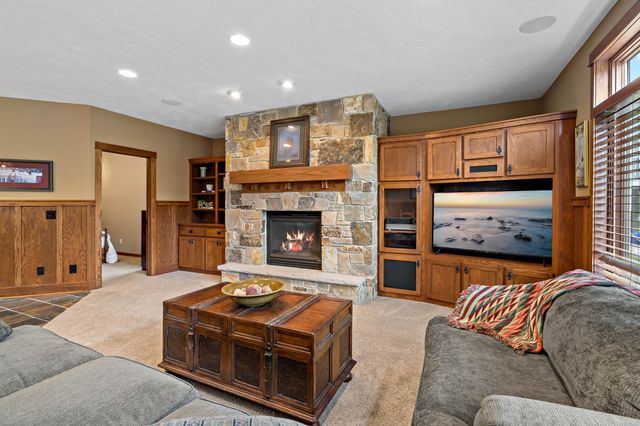 9071 Horizon Drive, Shakopee, MN 55379