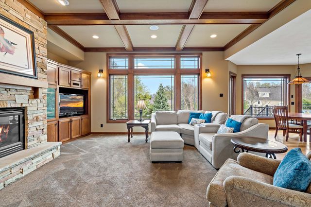 9071 Horizon Drive, Shakopee, MN 55379