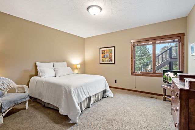 9071 Horizon Drive, Shakopee, MN 55379