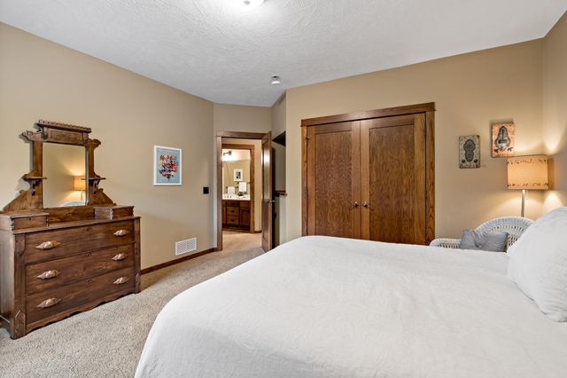 9071 Horizon Drive, Shakopee, MN 55379