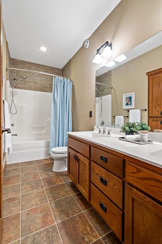 9071 Horizon Drive, Shakopee, MN 55379