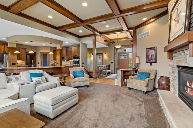 9071 Horizon Drive, Shakopee, MN 55379