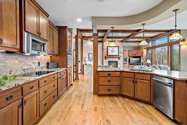 9071 Horizon Drive, Shakopee, MN 55379