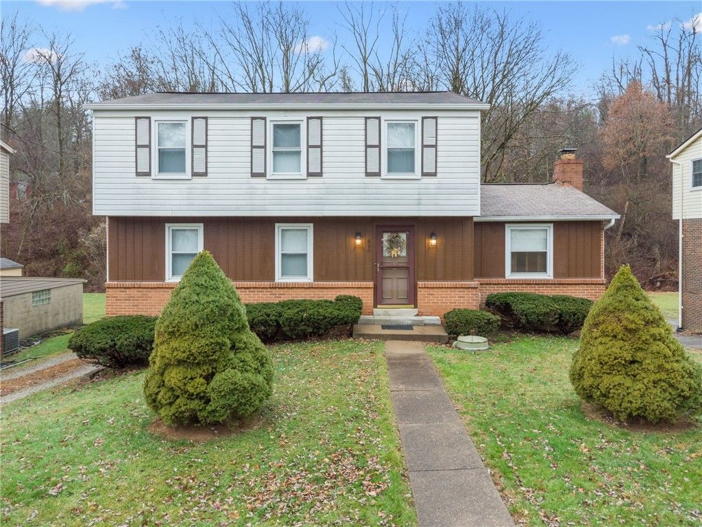 690 Pine Valley Dr, Plum Boro, PA 15239
