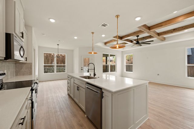 605 Mustang Trail, Granbury, TX 76049