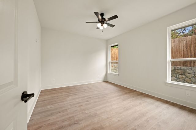 605 Mustang Trail, Granbury, TX 76049
