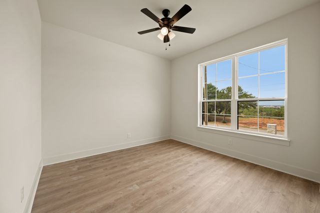 605 Mustang Trail, Granbury, TX 76049