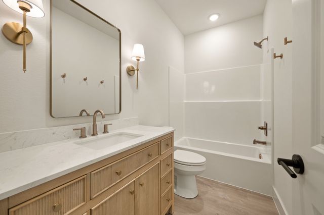 605 Mustang Trail, Granbury, TX 76049