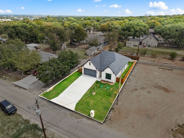 605 Mustang Trail, Granbury, TX 76049