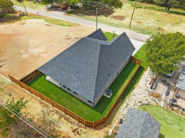 605 Mustang Trail, Granbury, TX 76049