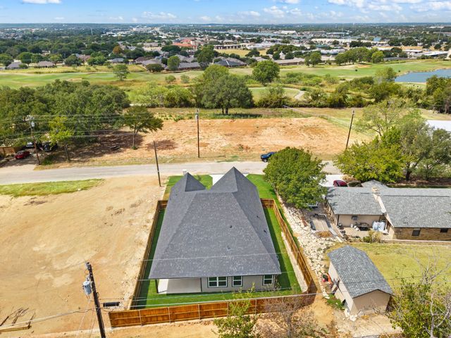 605 Mustang Trail, Granbury, TX 76049