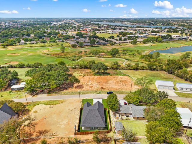 605 Mustang Trail, Granbury, TX 76049