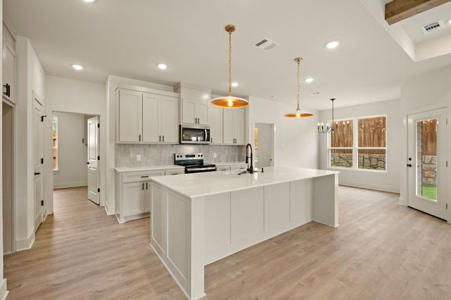605 Mustang Trail, Granbury, TX 76049