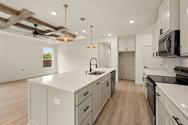605 Mustang Trail, Granbury, TX 76049