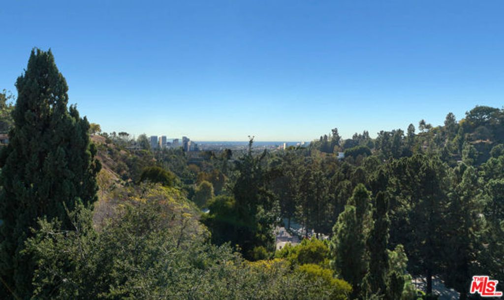 1579 LINDACREST Drive, Beverly Hills, CA 90210