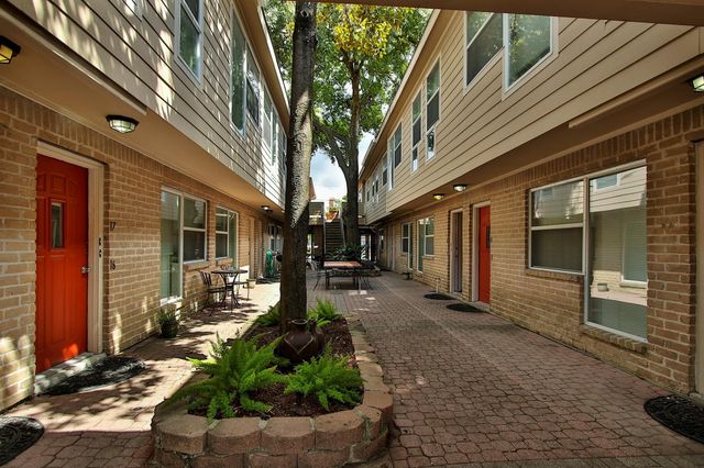 1420 Hawthorne 17, Houston, TX 77006