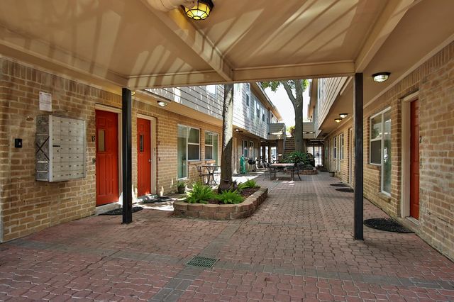 1420 Hawthorne 17, Houston, TX 77006