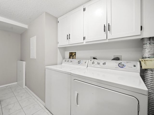 1500 ROCK RUN Drive 2D, Crest Hill, IL 60435