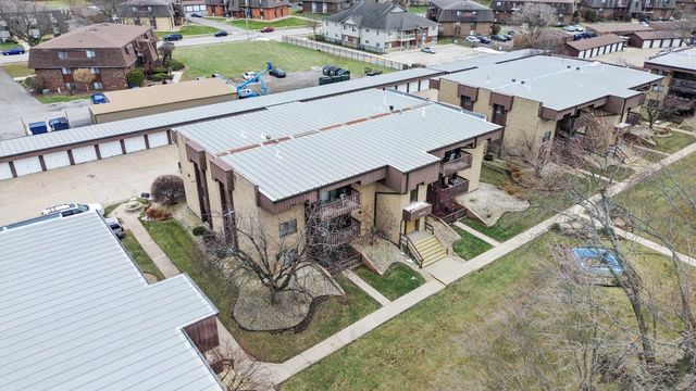 1500 ROCK RUN Drive 2D, Crest Hill, IL 60435