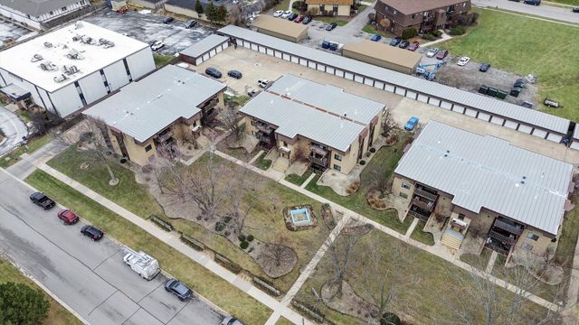 1500 ROCK RUN Drive 2D, Crest Hill, IL 60435