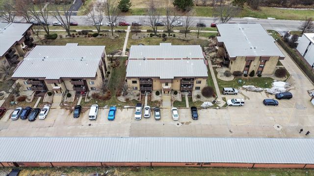 1500 ROCK RUN Drive 2D, Crest Hill, IL 60435