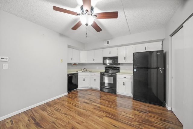 1500 ROCK RUN Drive 2D, Crest Hill, IL 60435