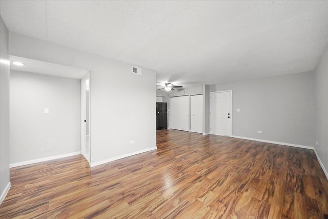 1500 ROCK RUN Drive 2D, Crest Hill, IL 60435