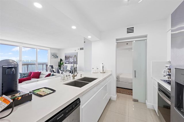 1200 Brickell Bay Drive 3701, Miami, FL 33131