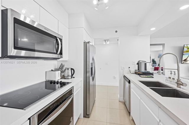 1200 Brickell Bay Drive 3701, Miami, FL 33131