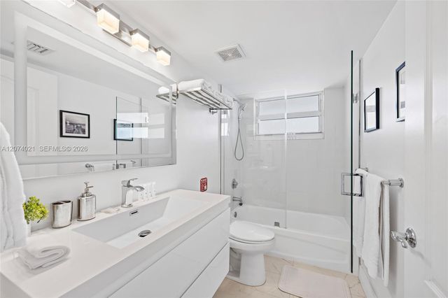 1200 Brickell Bay Drive 3701, Miami, FL 33131